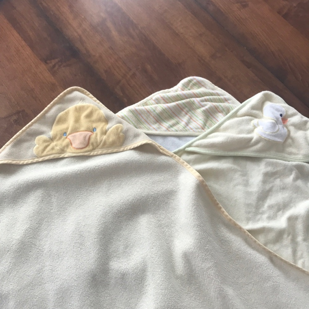 3 hooded baby towles